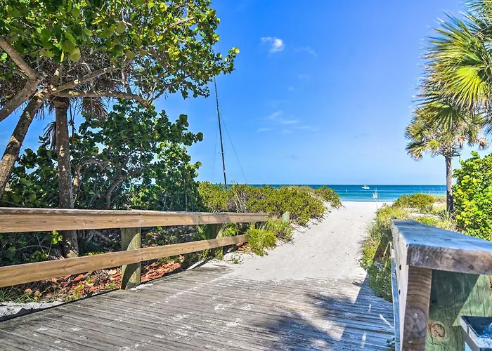 3-unit Group Getaway! Steps To Indian Rocks Holiday home *