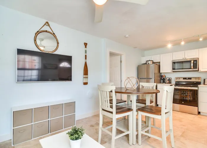 Holiday home 3-unit Group Getaway! Steps To Indian Rocks