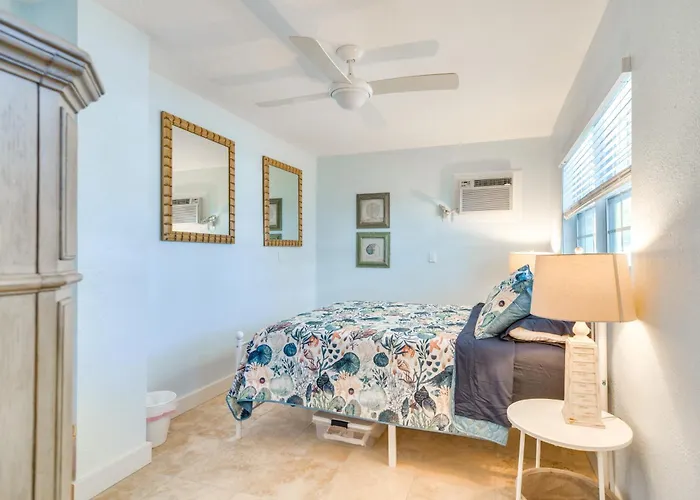 3-unit Group Getaway! Steps To Indian Rocks Holiday home *