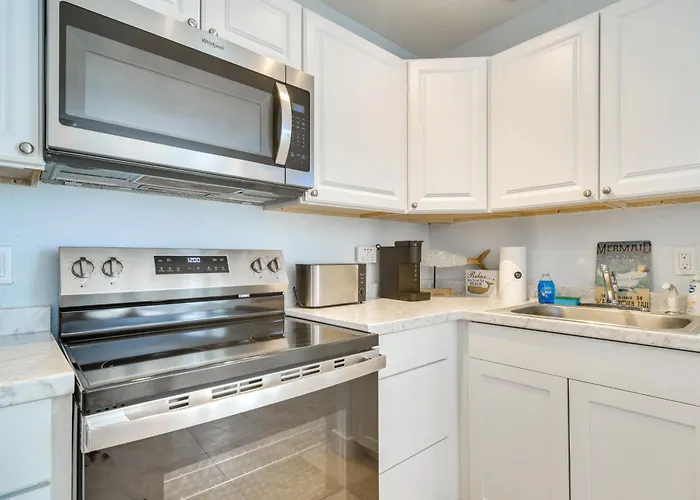 3-unit Group Getaway! Steps To Indian Rocks *
