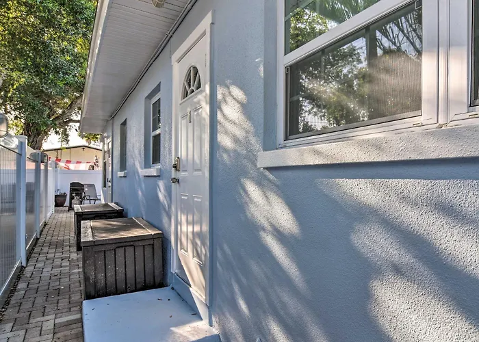 3-unit Group Getaway! Steps To Indian Rocks * Clearwater Beach