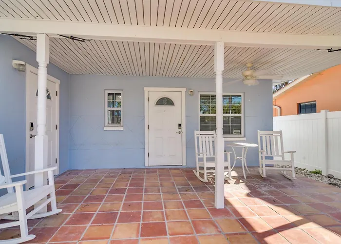 3-unit Group Getaway! Steps To Indian Rocks * Clearwater Beach