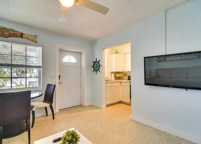 3-unit Group Getaway! Steps To Indian Rocks * Clearwater Beach