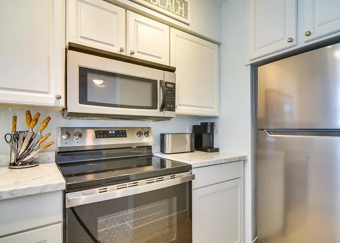 3-unit Group Getaway! Steps To Indian Rocks * Clearwater Beach