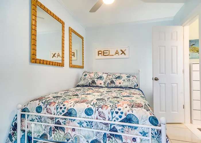 3-unit Group Getaway! Steps To Indian Rocks *
