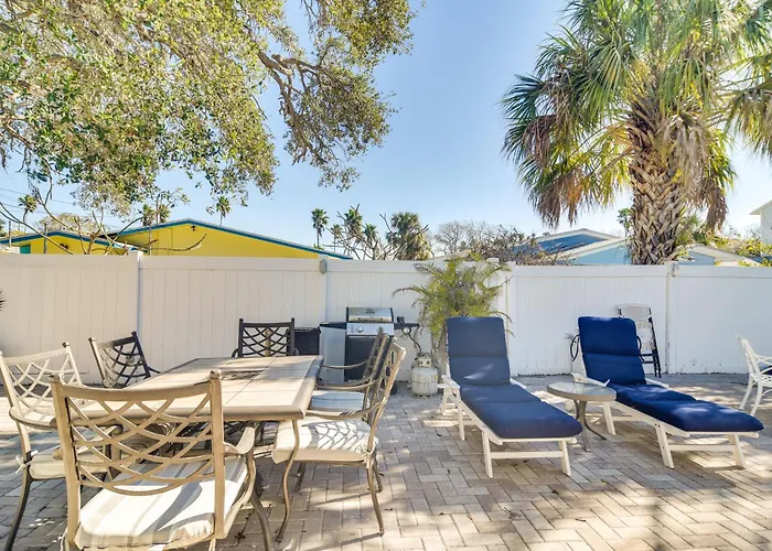 Holiday home 3-unit Group Getaway! Steps To Indian Rocks