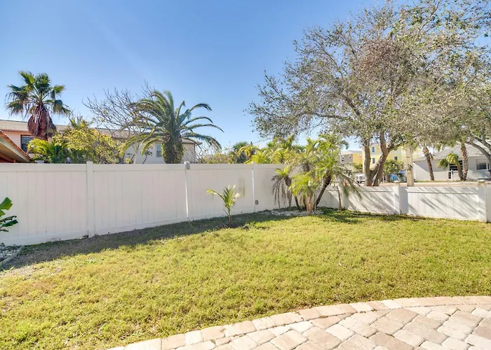Holiday home 3-unit Group Getaway! Steps To Indian Rocks