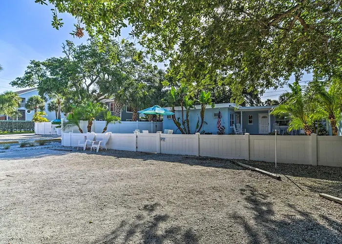 Holiday home 3-unit Group Getaway! Steps To Indian Rocks